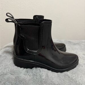 Capelli of New York Black Gloss Chelsea Rain Ankle Boots